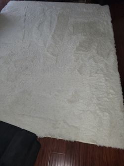 White Fluffy Rug 8ft by 10Ft Slightly Used Smoke Pet Free House 