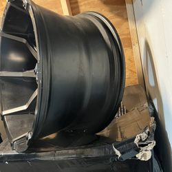 22 Inch Rim By 12  5 Lug  Nut 