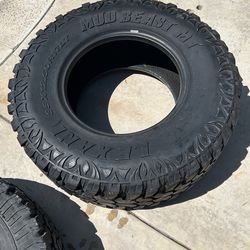 35/12.5/17 MudBeast Tire 