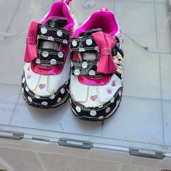 Tenis para bebés  muy  bonitos