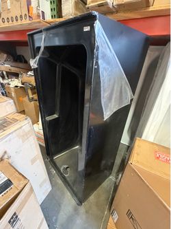 batthub 60x30 in black swiss maddison left hand $199