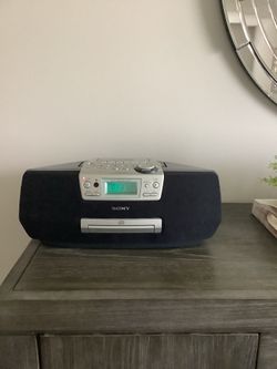 SONY BOOMBOX . CD PLAYER , CASSETTE PLAYER , RADIO , EQUALIZER . GREAT SOUNDING UNIT IN EXCELLENT CONDITION .