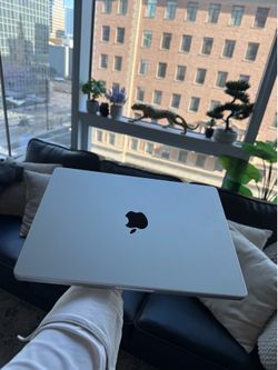 MacBook Pro m5 chip 14in