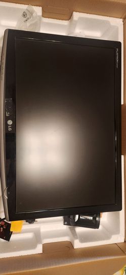 24 in LG Flatron monitor 4k