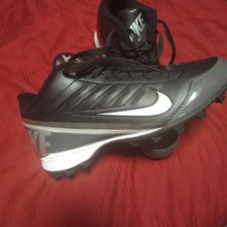 New 8/half Nike Land Shark Cleets