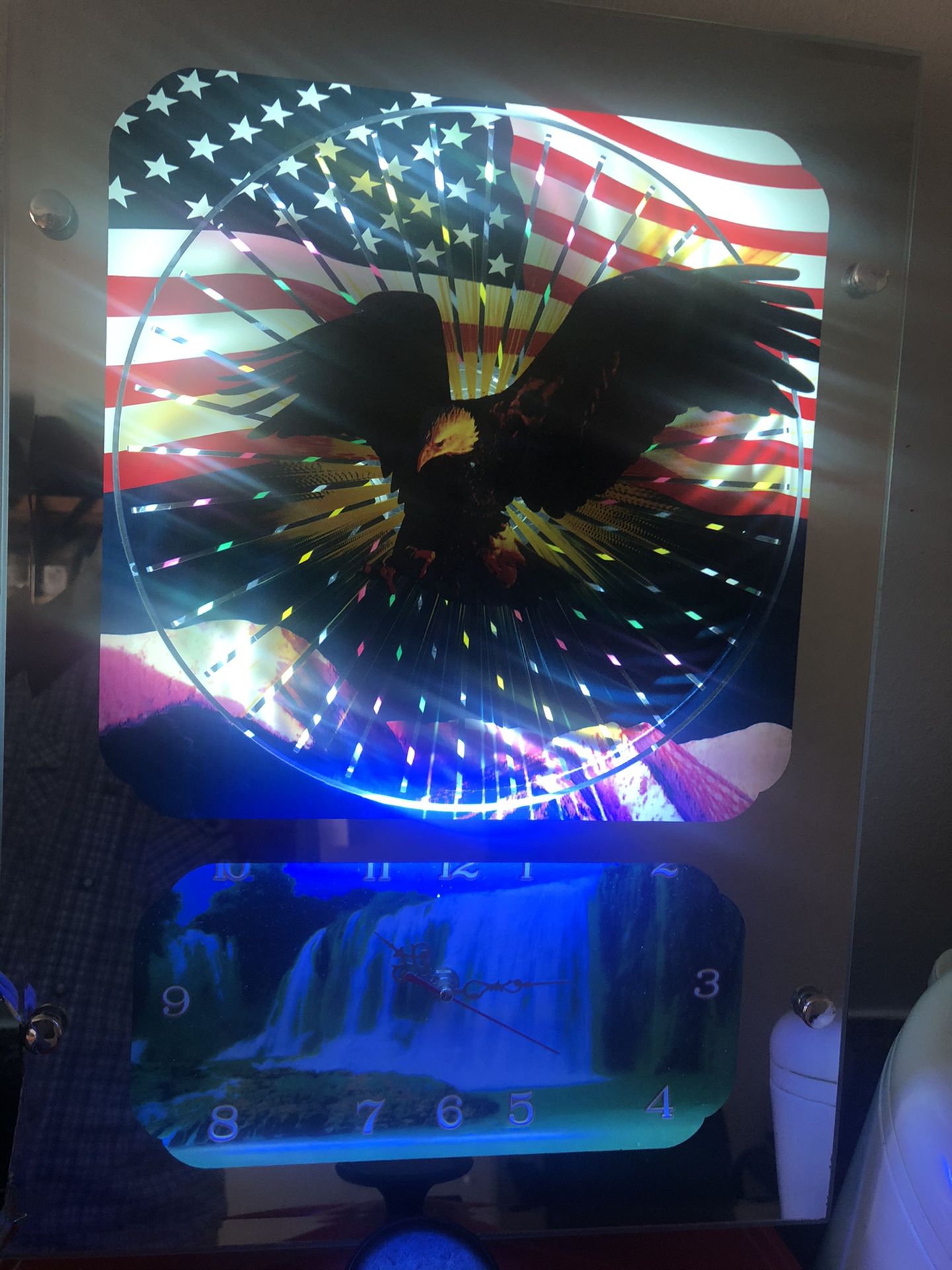 Wall watch with nice great falls snd American eagles 🦅 flag with the light flashing beautiful decor made from glass , small cracked in left bottom