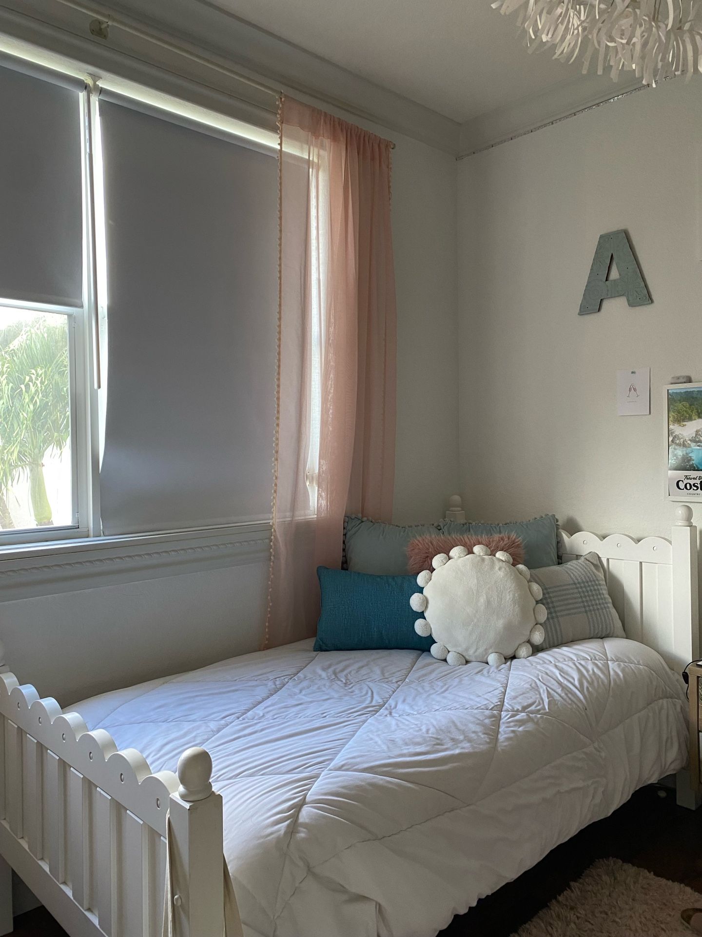 Beautiful Scallop Twin Bed/Pottery Barn