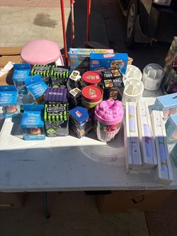 Yard sale!! 3$ and below everything must go!