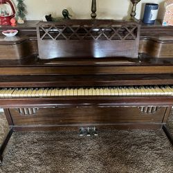 Pearl River Piano 