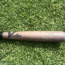 Victus maple wood bat