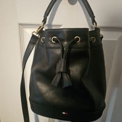 Tommy Hilfiger Bucket Bag 