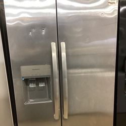 Frigidaire 22.3 cu.ft. Side By Side Refrigerator With Water Dispenser And Ice Maker 
