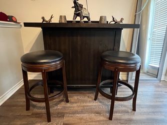 Bar with 2 Bar Stools