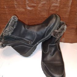 Khombu  Women Boots