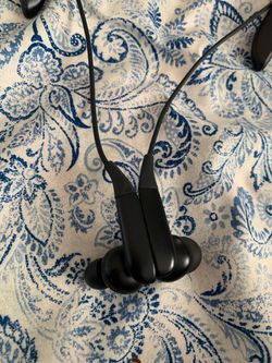 Samsung Level U Bluetooth wireless In-ear headphones with Microphone Thumbnail