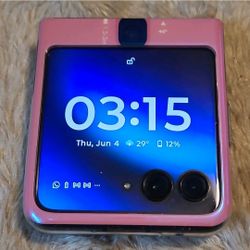 2023 Motorola Razr Plus 5g , 256Gb  Mint Condition  On SPECTRUM MOBIL.