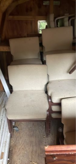 Chair cushioned.
