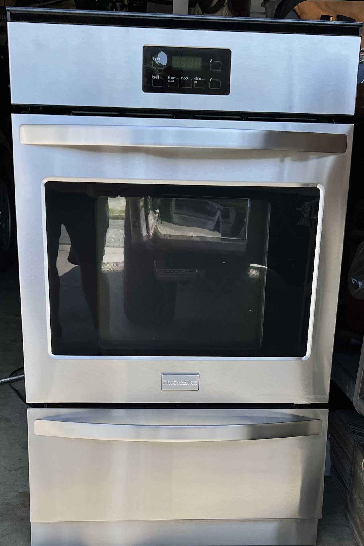 2012 Frigidaire 24” Gas Wall Oven W/ Broiler for Sale in San Dimas, CA