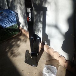 CURT TRAILER HITCH - NEW 