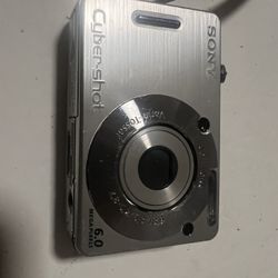 Sony Cybershot DSCW50 6MP Digital Camera with 3x Optical Zoom