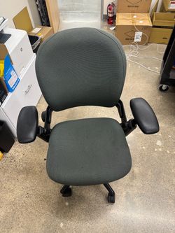 Steelcase leap v1 adjustable office chair