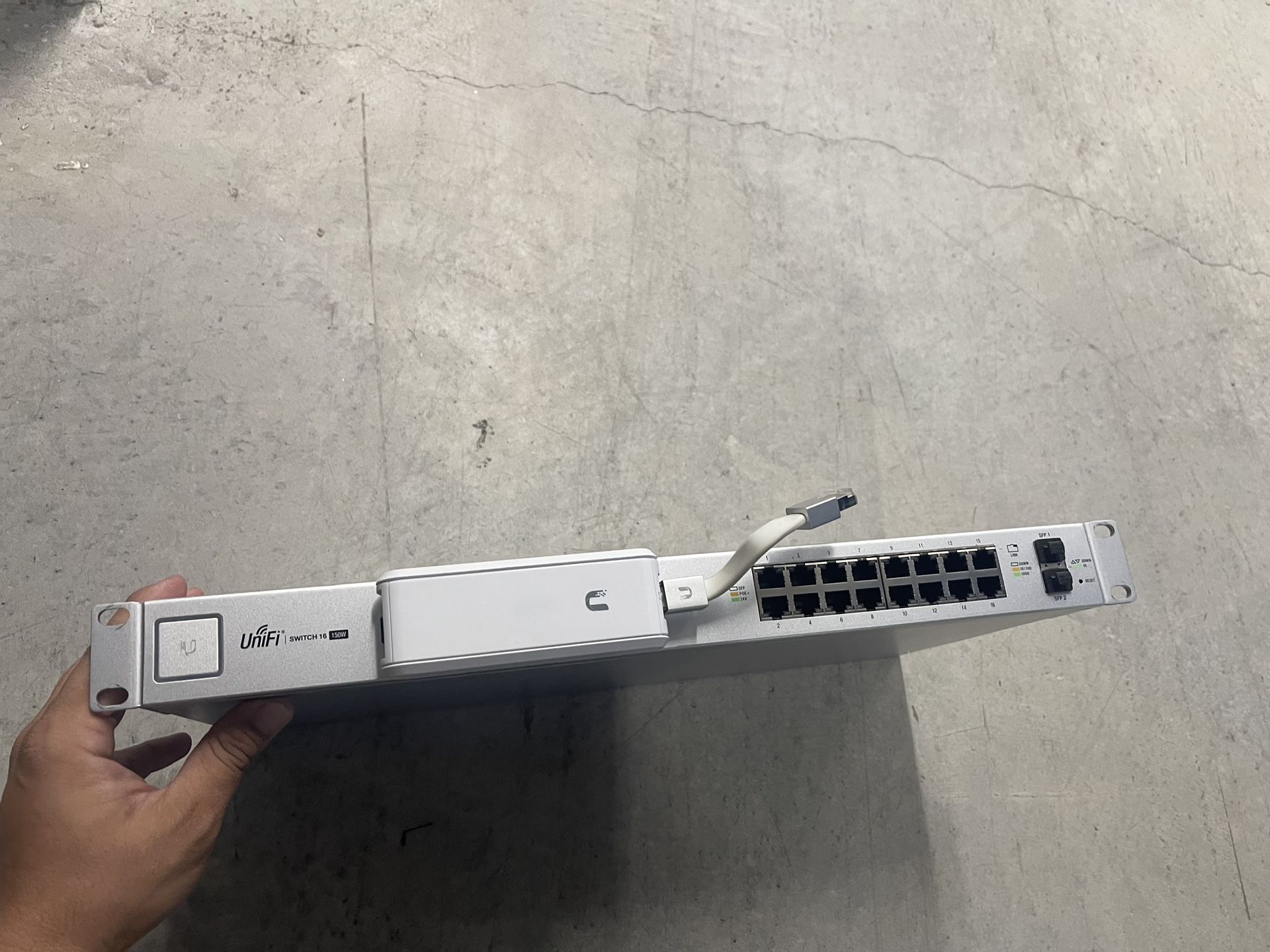 Ubiquiti 16 Port POE switch