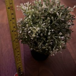 Artificial Potted Plant by ikea —Planta en maceta artificial de ikea