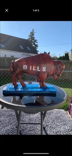 Bill’s themed Buffalo statue