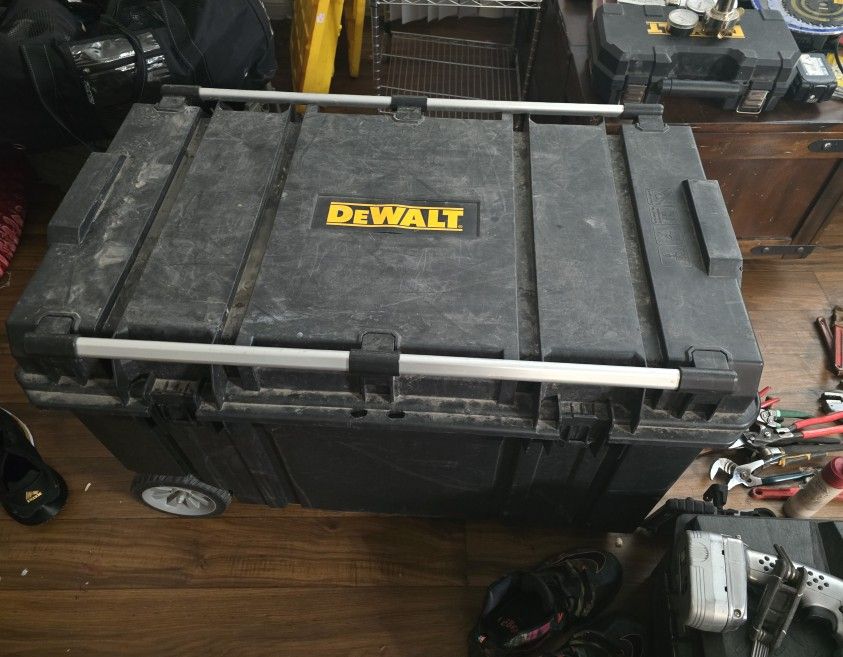 Tool Box 24x27 With Tools In It Dewalt
