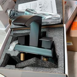 4" centerset Bathroom Sink Faucet With Drain In Matte Black,  few available