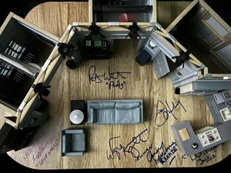 Artuitive Seinfeld apt Set Replica Limited Ed  got 6 people autos  actual peice of apt door