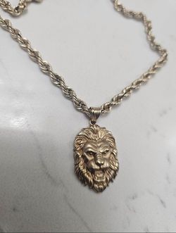 10kt  Lion pendant