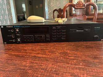 ROLAND S-550 digital sampler with original floppy disks