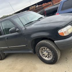 1999 Ford Explorer
