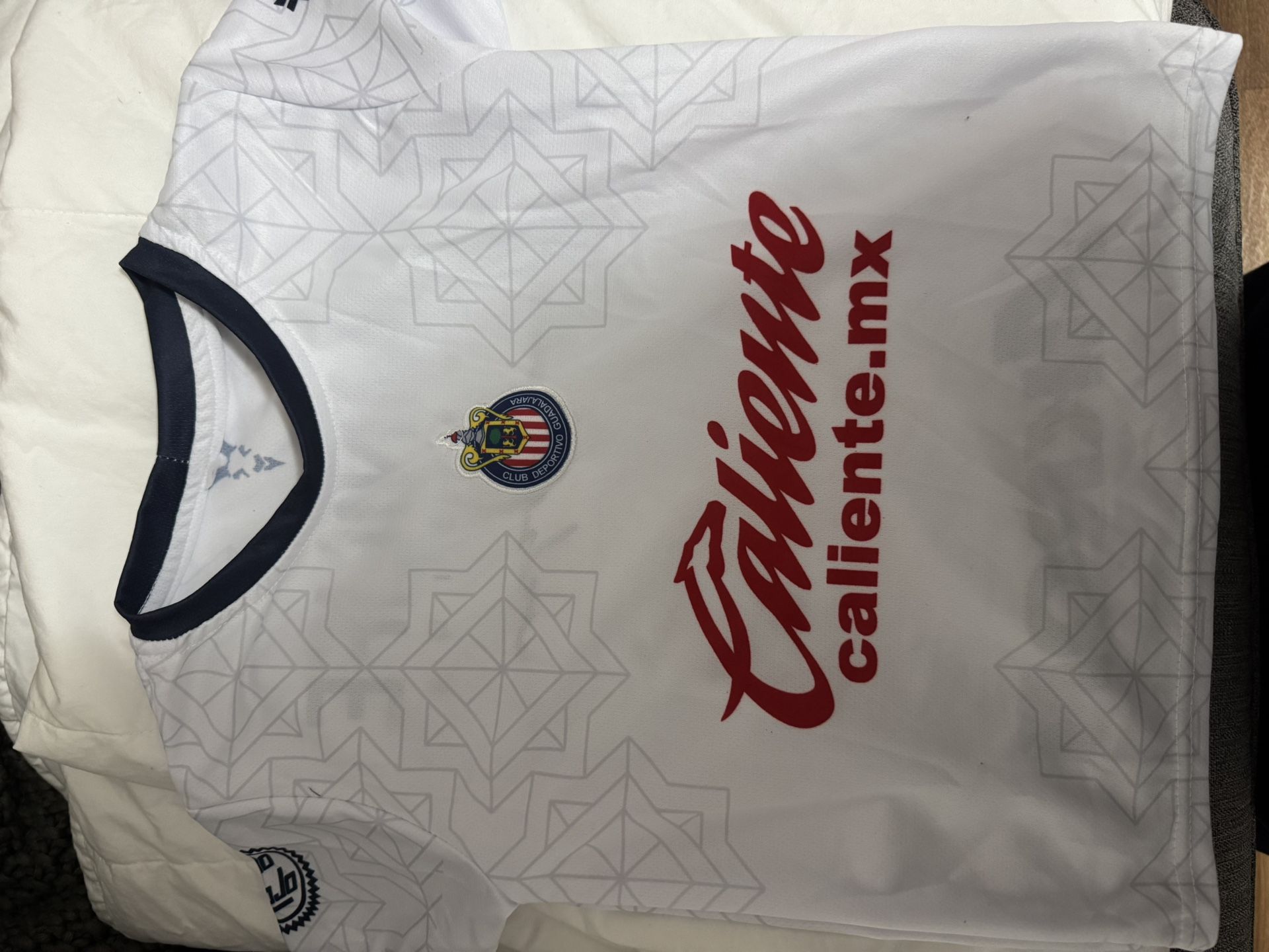 Size 6 kids chivas jersey with shorts 