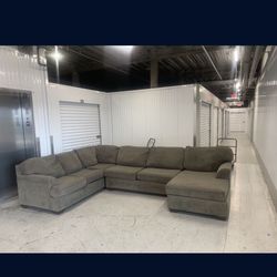 Comfy Nice Gray sectional couch