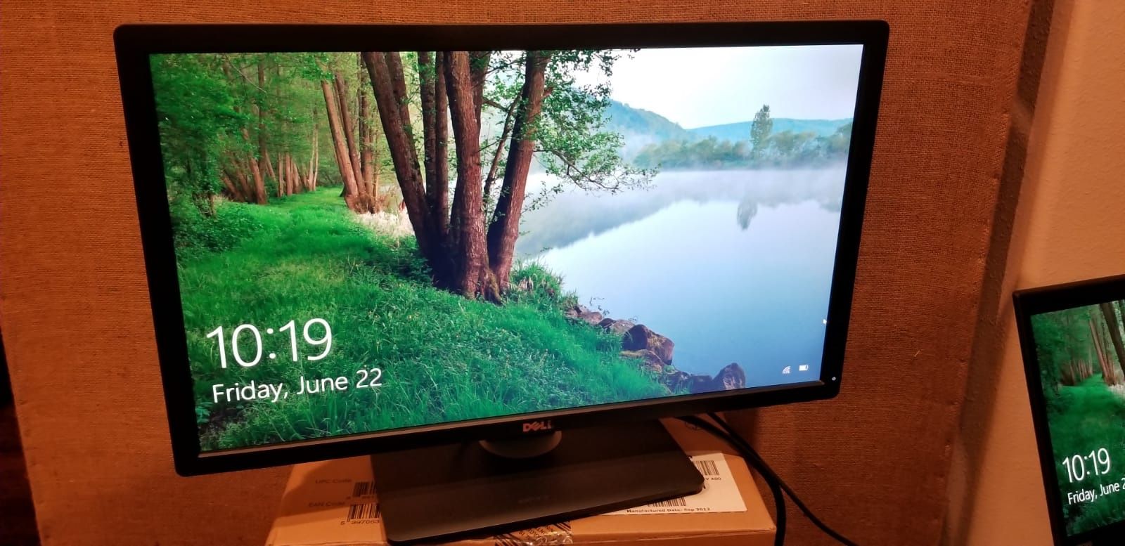 Dell U2713HMt 27" 2560x1440 Widescreen LED Backlit LCD Monitor with stand and Cables