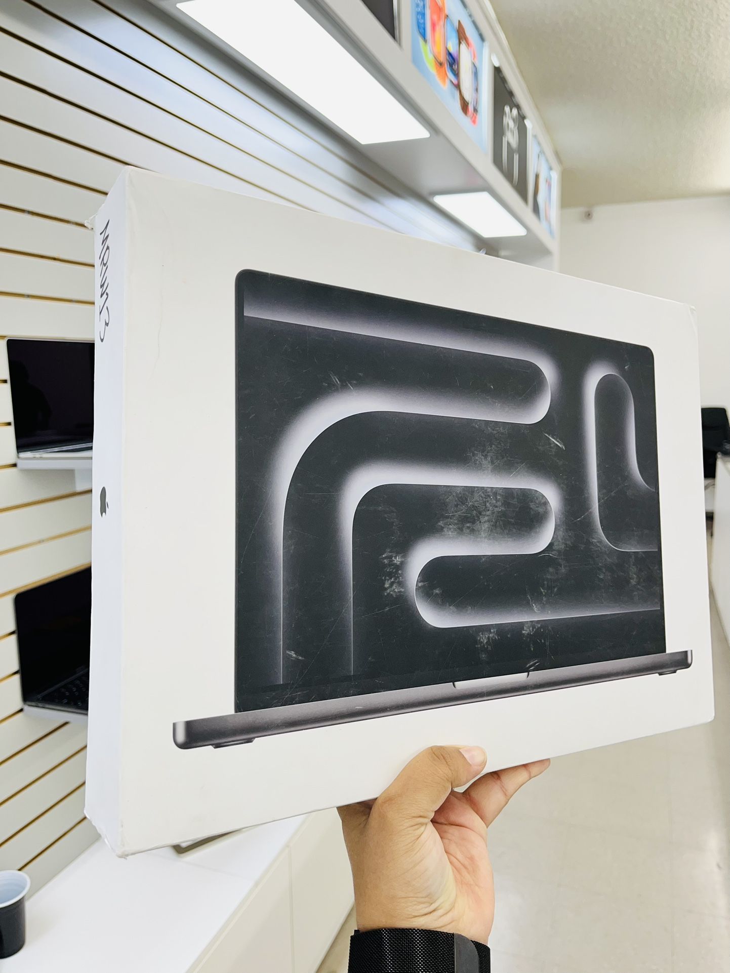 MacBook Pro M3 Pro Chip 18gb Ram 512gb Ssd 16inch