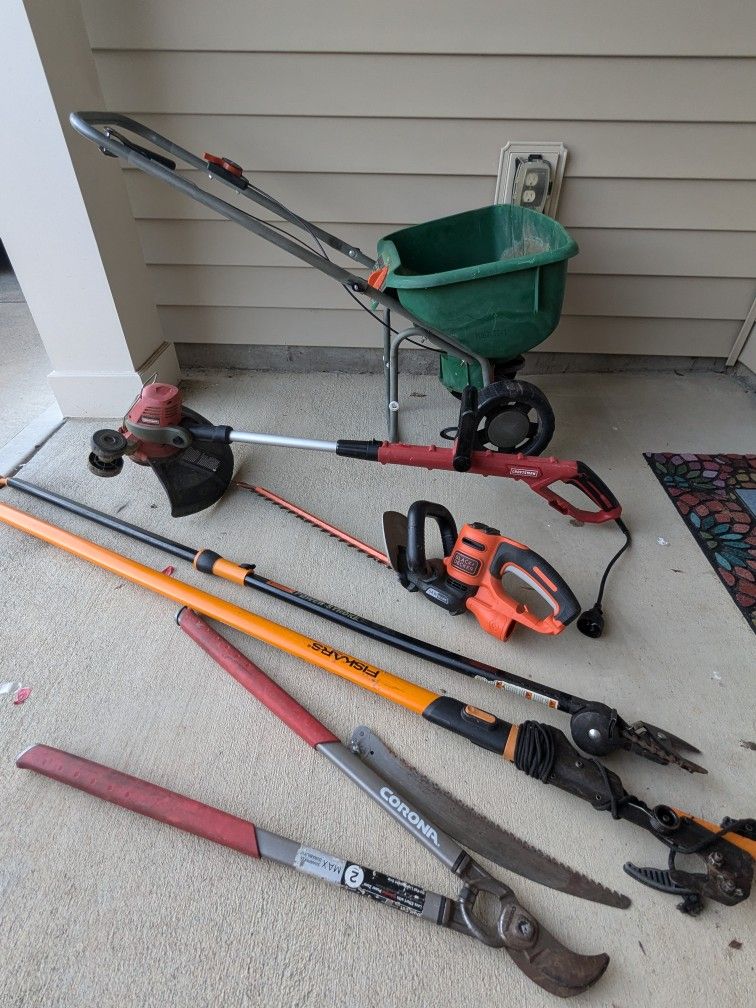 Tree Trimming Tools / Garden