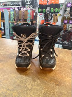 DC size 3 kids snowboard boots certified with warranty located at Sin city snowboards