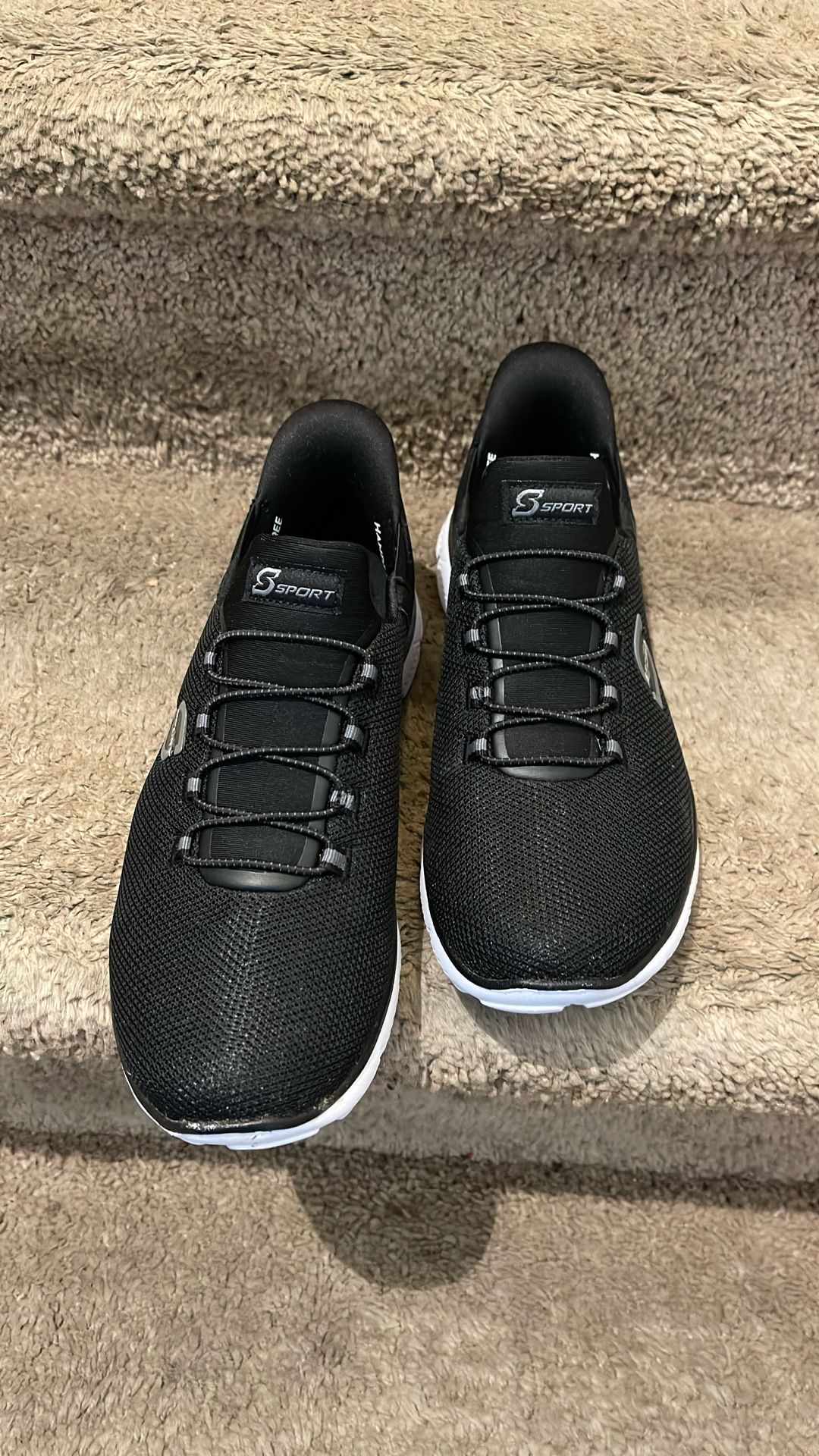 Sketchers Hands Free Size 8