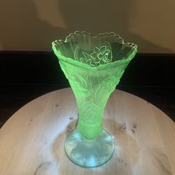 Fenton Green Glass 7.75" Flower Vase - Daffodil Pattern