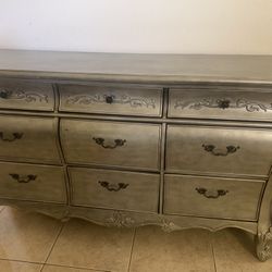 Elegant 9 Dresser Draw For Sale 