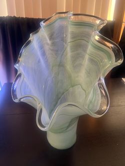 Beautiful, Large Ruffled Murano Glass (Italy) Vase