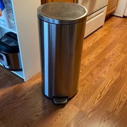 30L Step Trash Can