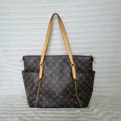 Louis Vuitton Monogram Canvas Totally MM Bag