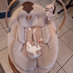 Modern Baby Swing – Excellent Condition, Soft & Soothing