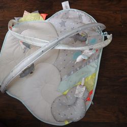 Skip Hop Silver Lining Cloud Activity Gym.