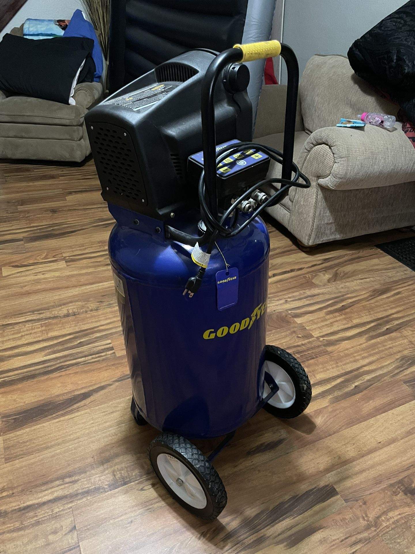 Goodyear Air Compressor. 20 Gallon 165 Max Psi Vertical Portable