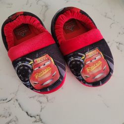 DISNEY CARS LITTLE KIDS SLIPPERS SIZE 9/10 SEE DESCRIPTION